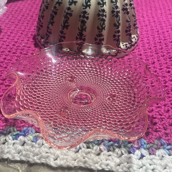 VINTAGE 7" Dia PINK DEPRESSION GLASS 3 FOOTED RUFFLE RIM HOBNAIL CANDY DISH BOWL - Picture 3 of 5